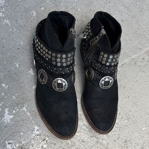 Rapsodia Suede booties